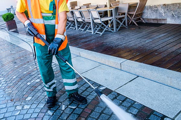 Commercial pressure deals cleaning